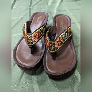 Size 6.5 Sketchers Cali Beaded Foam Wedge Sandals